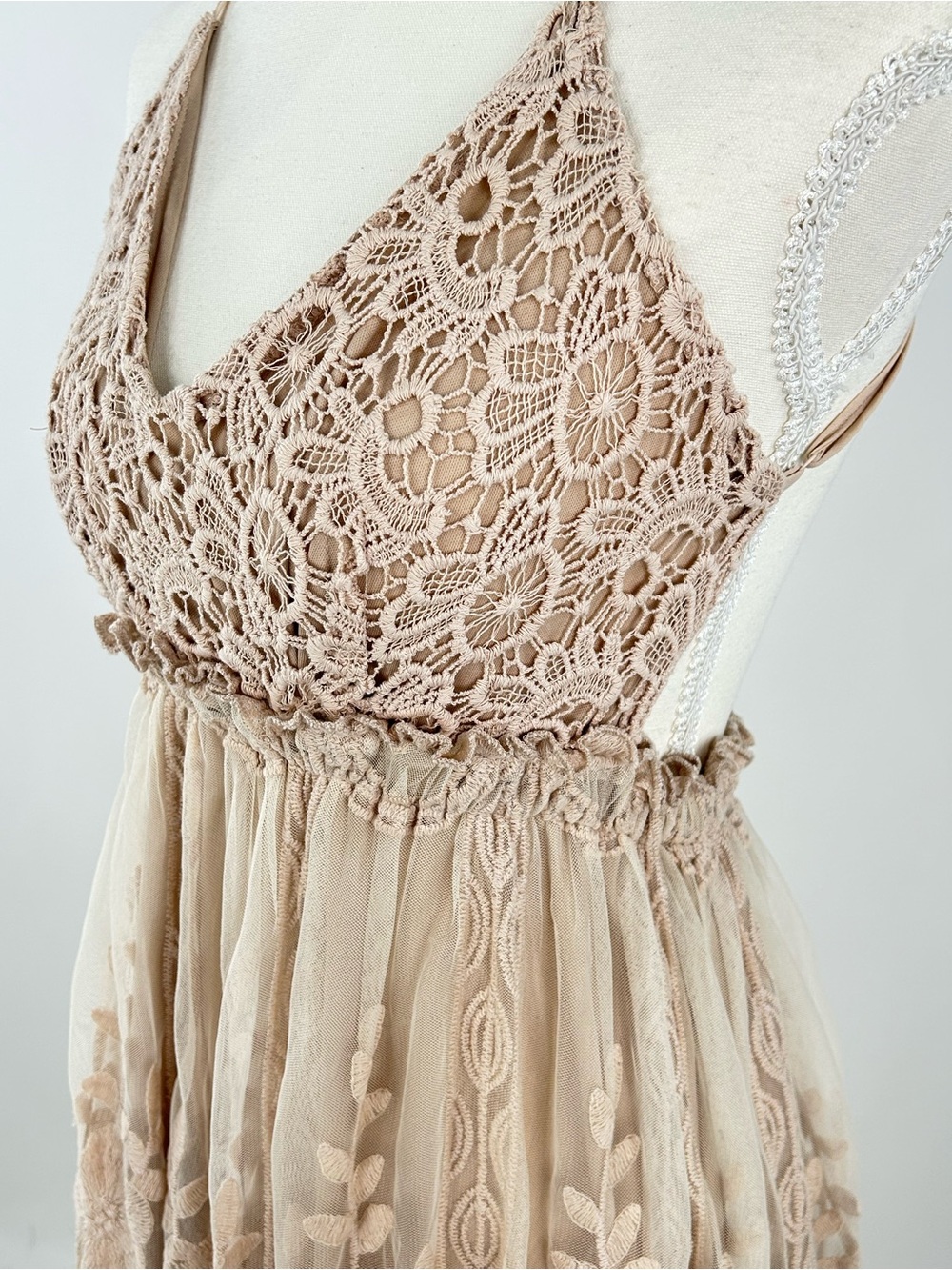 Petal + Pup XS Embroidered Lace Crochet Open Back Boho Maxi Dress Nude - Picture 12 of 12